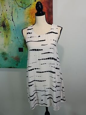 BB Dakota Black & White Sleeveless Abstract Print Shift Dress